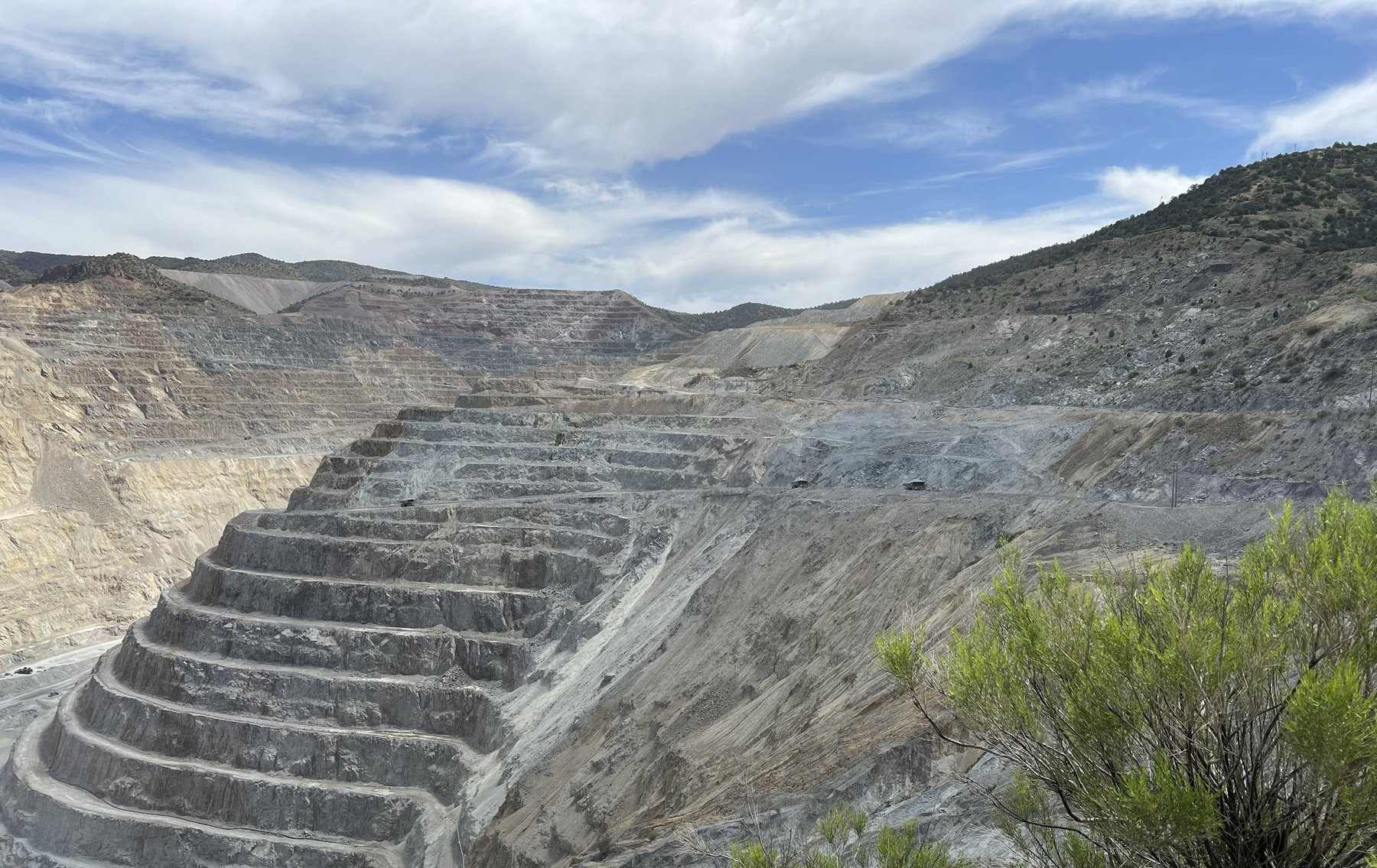 Open-pit copper mine benches in Arizona